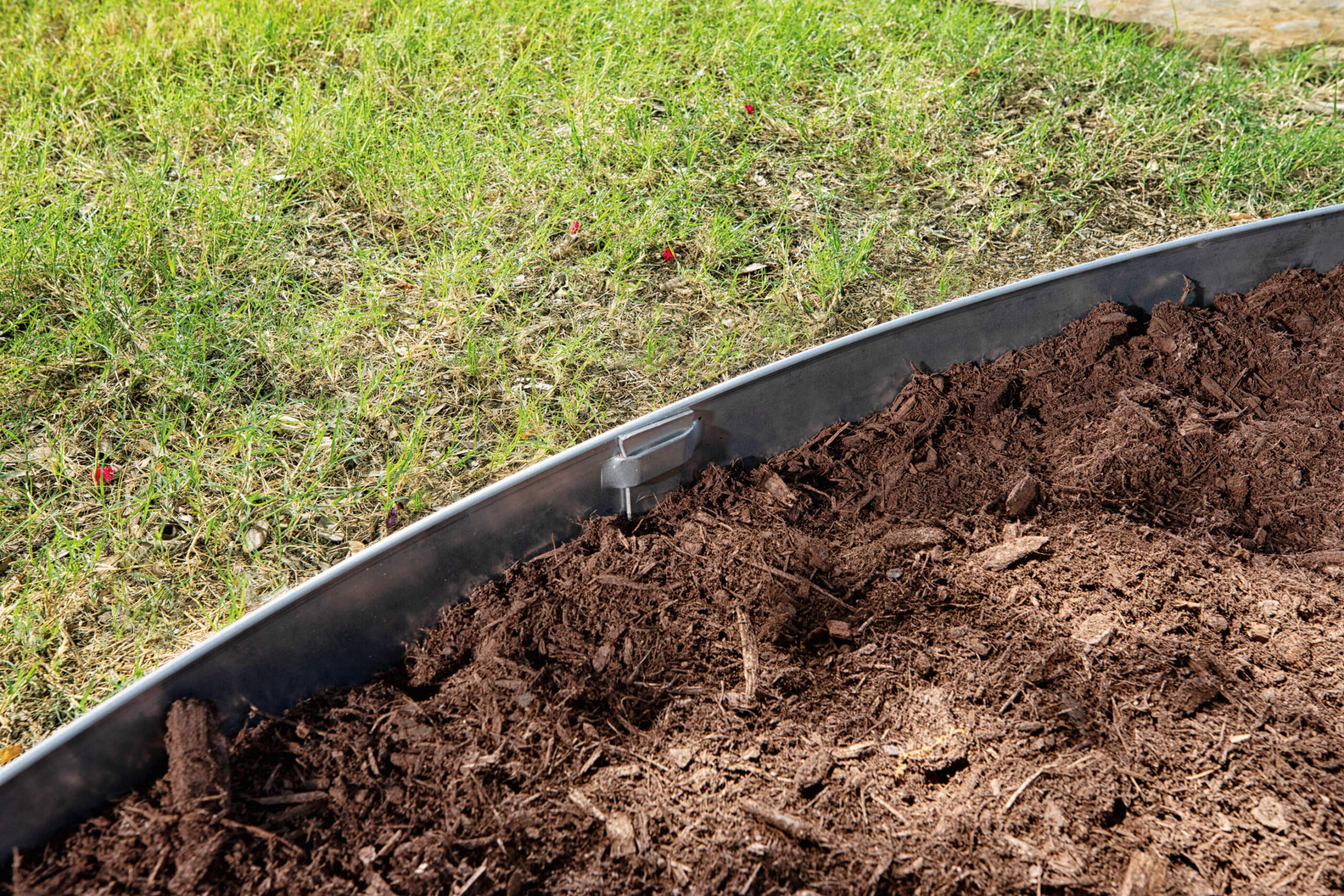 Classic Roll-Top Steel Edging between mulch and grass