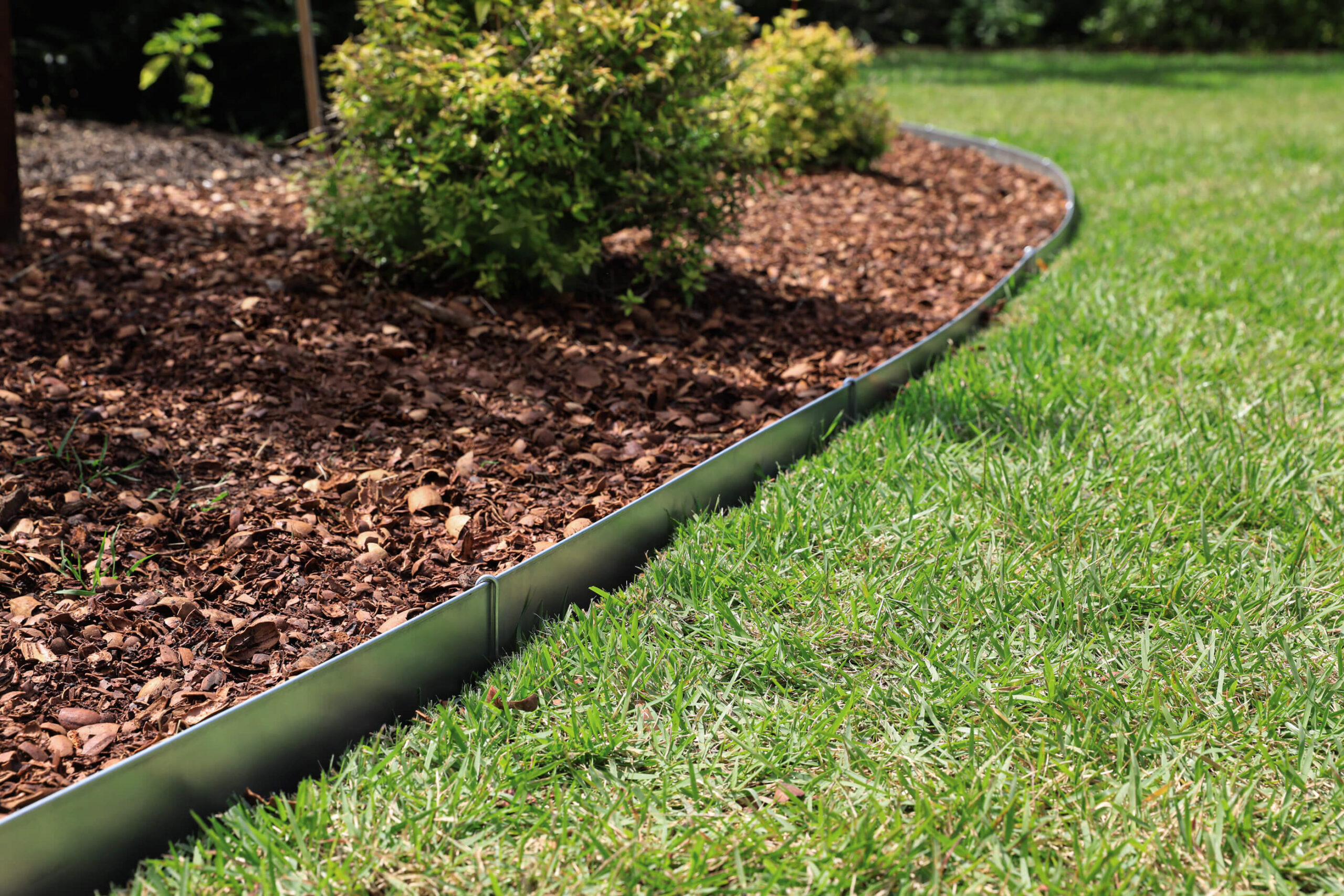 Place-and-Pin Steel Edging between mulch and grass